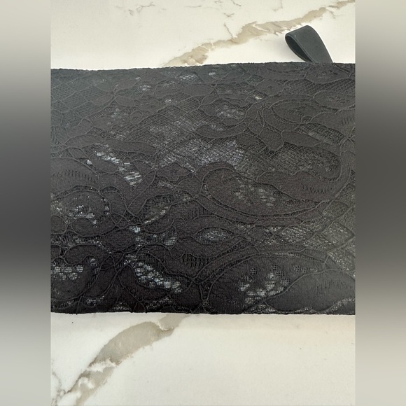 Victoria’s Secret Black Floral Lace Small Clutch 8” X 5” Plastic Lined Gold Bow - Picture 7 of 9